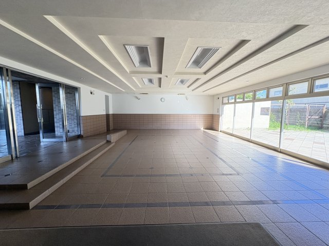 「西向日」駅徒歩１2分◆７階部分最上階角部屋の３ＬＤＫ住戸◆オークリッチむこうまちのエントランス|エントランス