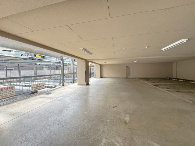 「西向日」駅徒歩１2分◆７階部分最上階角部屋の３ＬＤＫ住戸◆オークリッチむこうまちの駐車場|駐車場