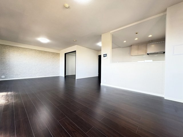 「西向日」駅徒歩１2分◆７階部分最上階角部屋の３ＬＤＫ住戸◆オークリッチむこうまちの居間・リビング|リビング