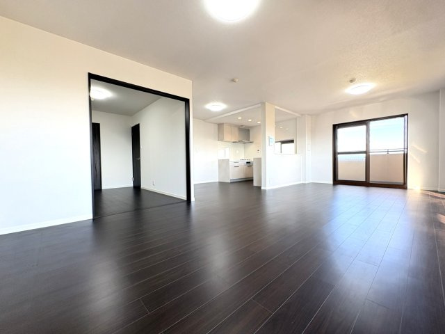 「西向日」駅徒歩１2分◆７階部分最上階角部屋の３ＬＤＫ住戸◆オークリッチむこうまちの居間・リビング|リビング