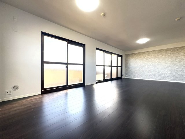 「西向日」駅徒歩１2分◆７階部分最上階角部屋の３ＬＤＫ住戸◆オークリッチむこうまちの居間・リビング|リビング