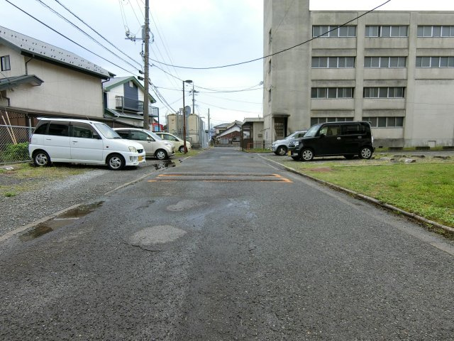 ビレッジハウス安倍2号棟の駐車場