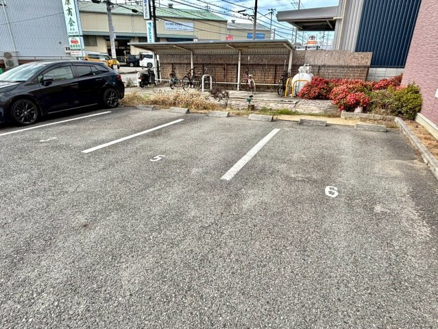 エステリオKの駐車場
