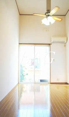 【居間・リビング】 | カーサフローラＢ | 洋室のお部屋です。