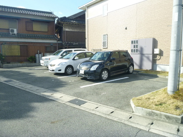メゾンみおの駐車場