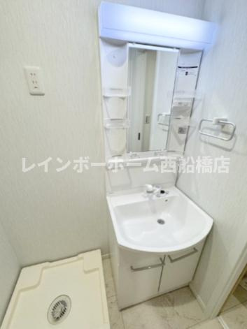 クアトロ本千葉の独立洗面台
