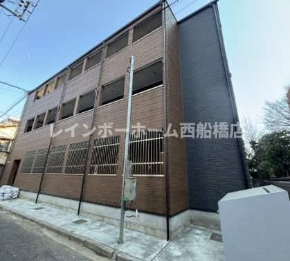 クアトロ本千葉の外観