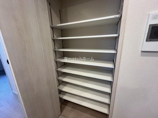 スプランディッド大阪NAMBA　LINEの収納