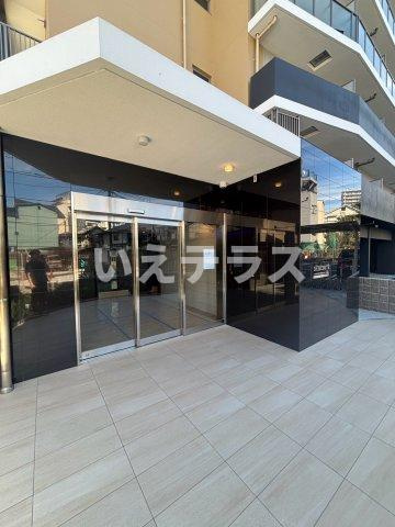 セレニテ西元町アリエのエントランス