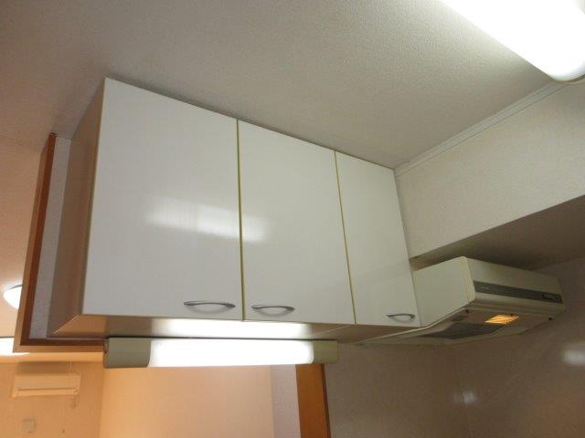 ポポラーレBのキッチン|キッチン上収納