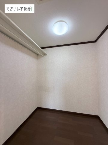 【収納】 | 久喜市西大輪　中古住宅   | 現地(2026年9月撮影)
2階ウォークインクローゼット