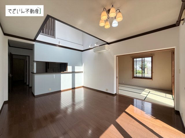【居間・リビング】 | 久喜市西大輪　中古住宅   | 現地(2026年9月撮影)
1階LDK