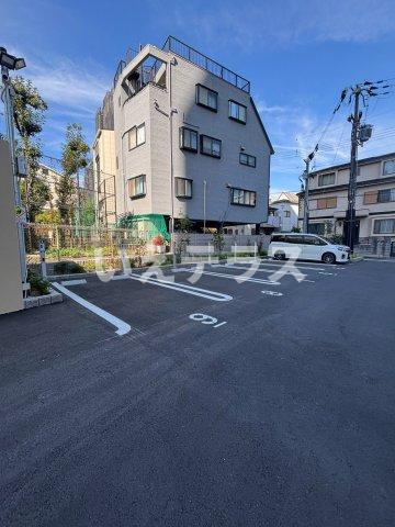 セレニテ西元町アリエの駐車場
