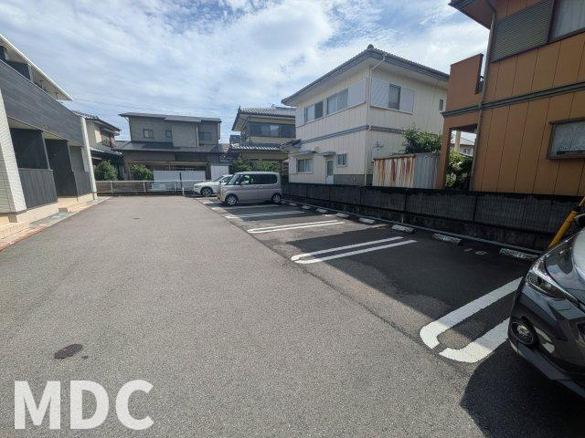 板野郡北島町鯛浜字かやのアパートの駐車場
