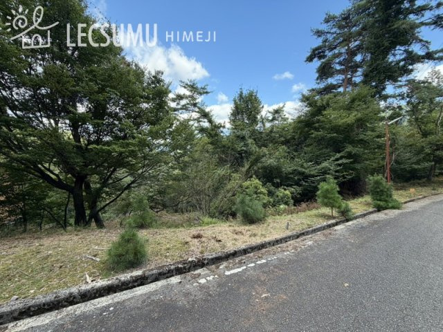 姫路市安富町関/売土地の前面道路含む現地写真