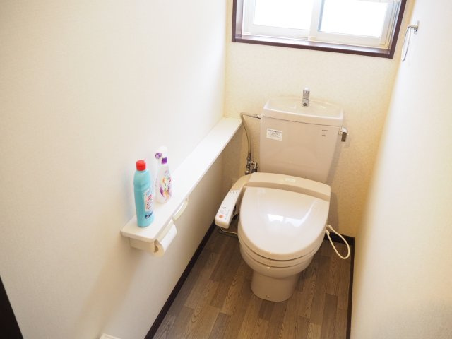 あわら市花乃杜　太陽光パネル付きのお家のトイレ