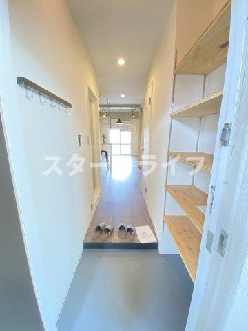 大阪市淀川区東三国５丁目の賃貸マンションの玄関