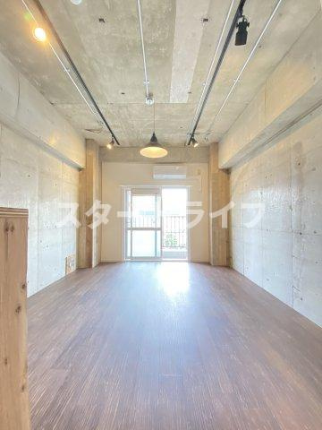 大阪市淀川区東三国５丁目の賃貸マンションの居間・リビング