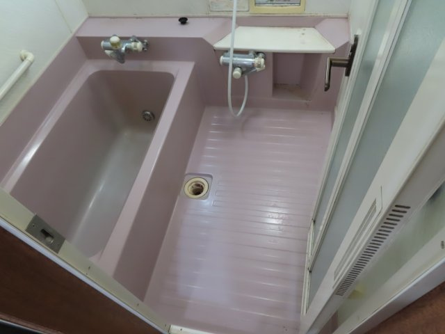 北見市川東３５７番地３８、３９　土地２筆付き２世帯中古売家の浴室