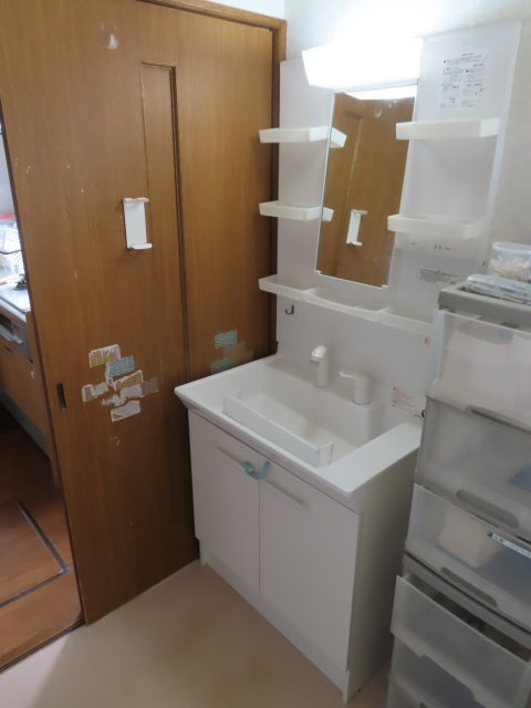 北見市川東３５７番地３８、３９　土地２筆付き２世帯中古売家の独立洗面台|洗髪洗面化粧台