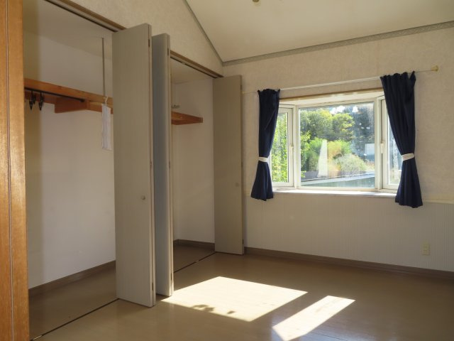 北見市川東３５７番地３８、３９　土地２筆付き２世帯中古売家の洋室|2階6帖洋室