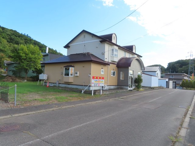 北見市川東３５７番地３８、３９　土地２筆付き２世帯中古売家の前面道路含む現地写真