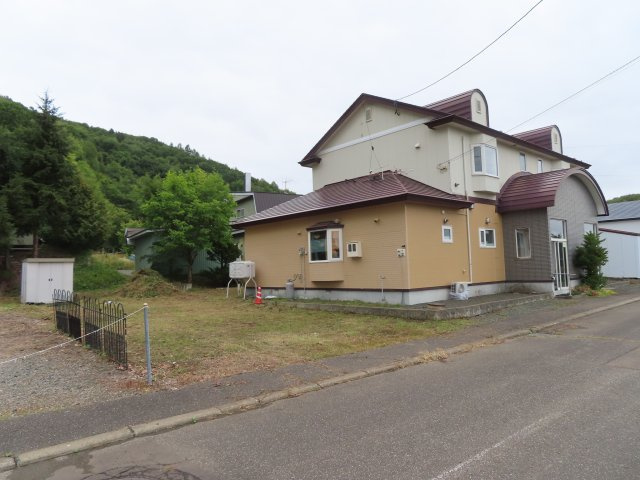 北見市川東３５７番地３８、３９　土地２筆付き２世帯中古売家の前面道路含む現地写真