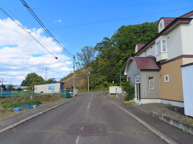北見市川東３５７番地３８、３９　土地２筆付き２世帯中古売家の前面道路含む現地写真