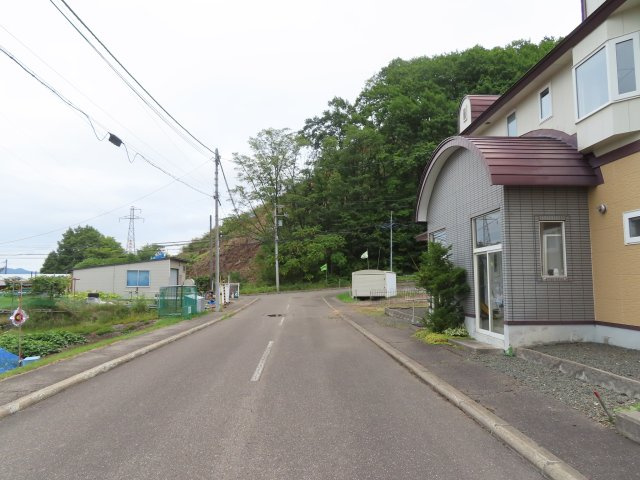 北見市川東３５７番地３８、３９　土地２筆付き２世帯中古売家の前面道路含む現地写真