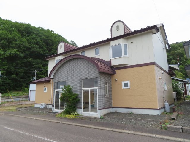 北見市川東３５７番地３８、３９　土地２筆付き２世帯中古売家の外観