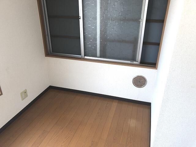 ヴィラ泉町の洋室