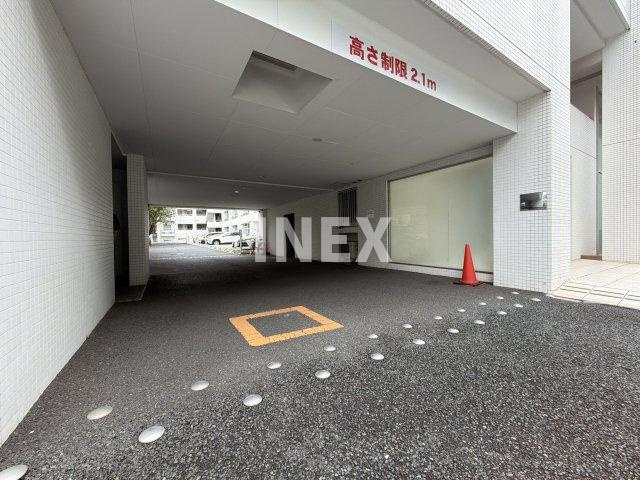 東急ドエル・アルス横浜野毛坂の駐車場