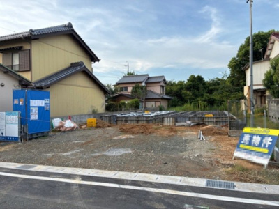 【外観】 | 豊橋市曙町 新築一戸建て 1号棟 | 現在建築中の外観画像です。ご内覧は同じメーカーの完成物件へご案内いたしますので、いつでもご相談ください！