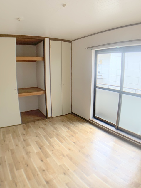 ハイツフローラＡの寝室|6帖の居室