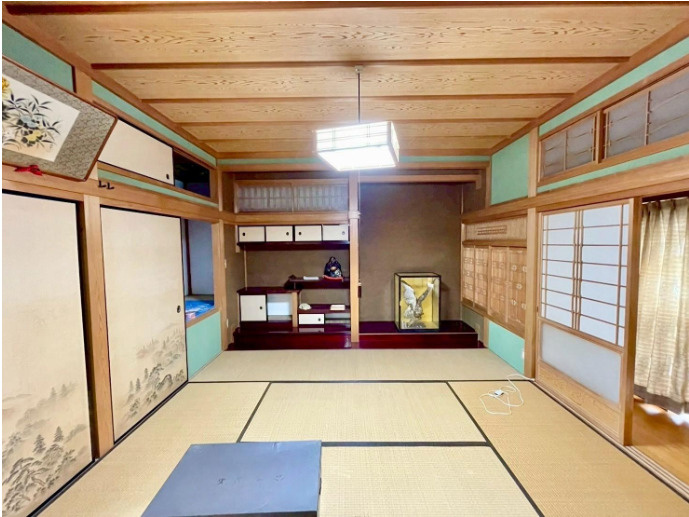 「こだわりの木が映える美邸」高知市十津3丁目　中古一戸建ての和室|建具の美しい和室。客間としてもくつろぎの空間としても♪