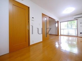 マーベラスエクセレントの居間・リビング|広々としたお部屋です！