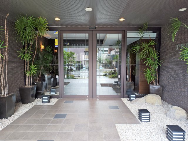 プレミスト静岡　静岡市駿河区稲川２丁目のエントランス