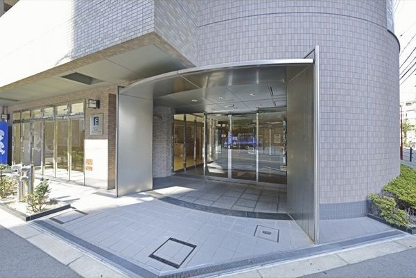 エステムコート新大阪IIIステーションプラザのエントランス
