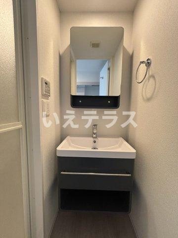セレニテ西元町アリエの洗面所
