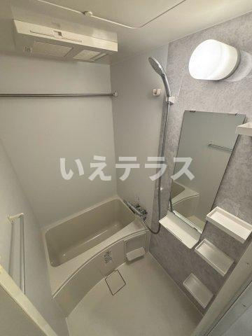セレニテ西元町アリエの浴室