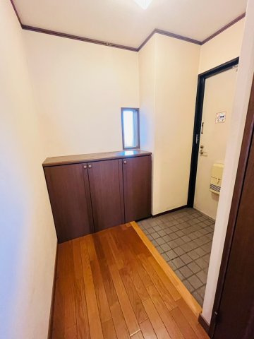ダイアパレス三本松公園301号の玄関