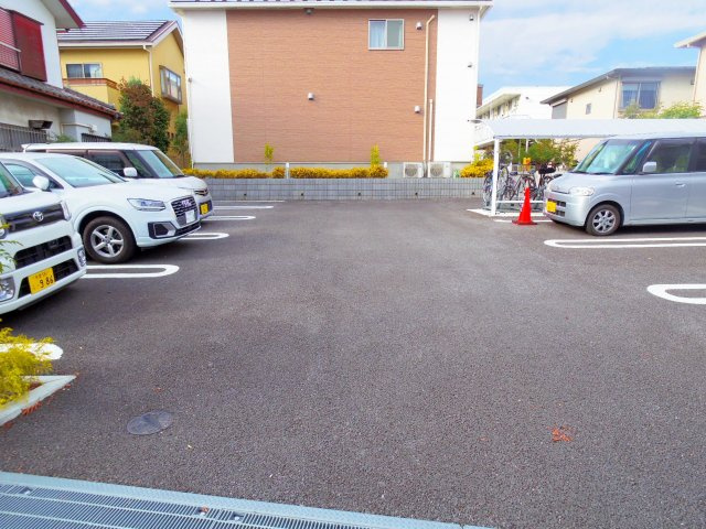 ディアグランツの駐車場