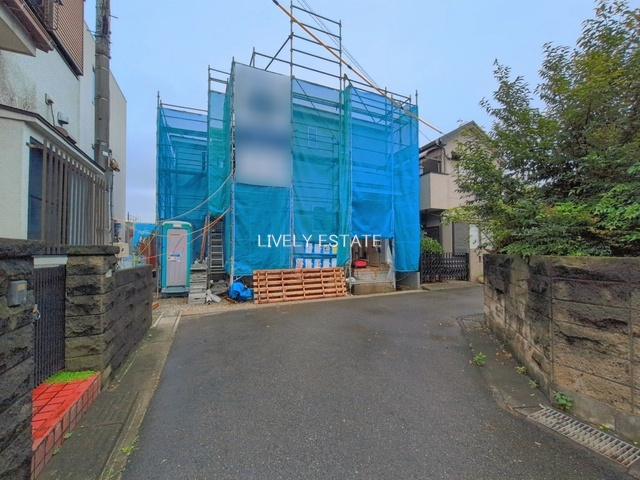 越谷市大字増森 新築分譲住宅の前面道路含む現地写真
