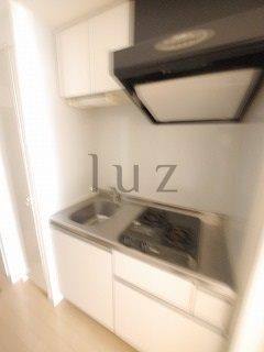 ライジングプレイス石川町のキッチン