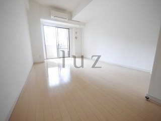 ライジングプレイス石川町の居間・リビング