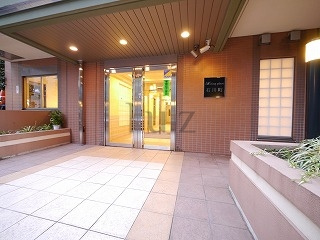 ライジングプレイス石川町のエントランス
