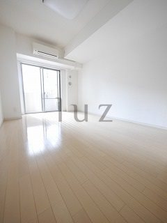 ライジングプレイス石川町の居間・リビング