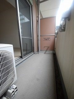 ライジングプレイス石川町のバルコニー