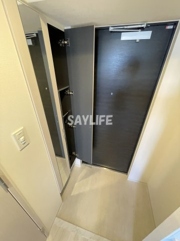 IW　RESIDENCE大阪CREST　TAPPの玄関