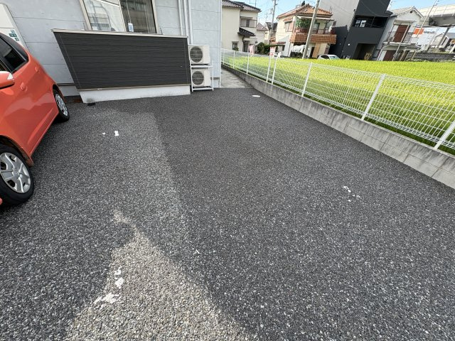 アジール・デュオBの駐車場